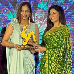 A close-up of the award moment. This inspires me to continue pushing my boundaries and sharing my knowledge.