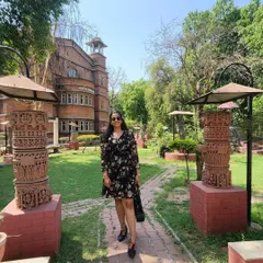 The same floral dress styled for a walk through the museum gardens. A versatile dress like this is a must-have for any travel wardrobe.