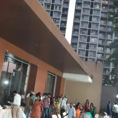 We are equipped to handle large crowds for outdoor events. This was a gathering where we managed the complete catering service, ensuring all guests were served efficiently from a well-organized buffet line.