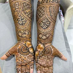 I love the challenge of a full, dense bridal design. This piece is packed with gorgeous floral and lotus motifs, covering the hands and extending up the forearms for a truly regal and elegant bridal look.