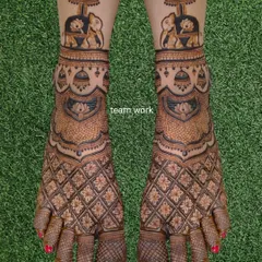 Bridal feet deserve just as much love. This design features full coverage with intricate jaal work and traditional elephant motifs under a royal umbrella, ensuring every detail of your bridal look is perfect.