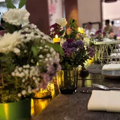 The combination of fresh flower bouquets and candles makes for a timeless and beautiful dining table setup.