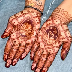 This image shows a design both freshly applied and after the paste has been removed. You can see the journey from the dark paste to the beautiful, rich orange-red stain that will continue to darken over 48 hours.