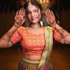 This happy bride is all dressed up for her mehandi ceremony, showing off her full-arm designs.