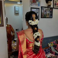A traditional South Indian bridal braid, beautifully woven and adorned with classic temple jewelry. This hairstyle is a timeless work of art.
