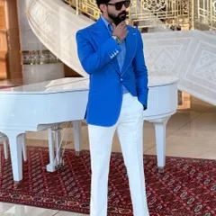 The sharp cut and lightweight fabric make this blue blazer a comfortable and stylish choice.