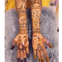A full bridal mehendi telling a complete story. On one arm, we have the bride with her parents, and on the other, the groom's baraat procession. This is a beautiful way to honor your family on your big day.
