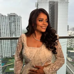 Flawless skin and soft, romantic hues for the sister of the groom. This look is elegant, sophisticated, and perfect for any wedding event.