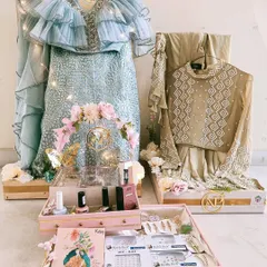 A complete trousseau collection curated with a pastel and floral theme. We combine outfit displays with coordinated gift trays for cosmetics and accessories, ensuring every element is part of a cohesive and elegant presentation.