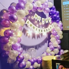 A closer view of the anniversary decoration, showing the full circular balloon arch. This setup is perfect for couples looking for a beautiful photo backdrop for their celebration.