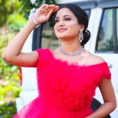 This look is perfect for an outdoor pre-wedding shoot. The makeup is set to last for hours and looks flawless in natural daylight, complementing the dreamy and romantic vibe.