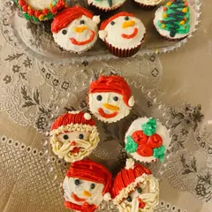 My Christmas themed cupcakes are so much fun to decorate. I make little Santas, snowmen, wreaths, and Christmas trees to get everyone in the holiday spirit.