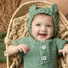 Such a happy little bear. This baby's infectious laugh was the highlight of our woodland-themed session.