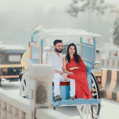 Finding romance in unexpected places, like this classic hand-pulled rickshaw. It adds a touch of vintage charm to this urban pre-wedding shoot.