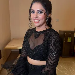 A close-up of the edgy and elegant sangeet glam. The intense smoky eye is balanced with a soft, glowing complexion and a subtle lip, letting the eyes do all the talking.