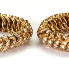 This image highlights the intricate, twisted design of the 'Shrankhla Jodi' bangles. Weighing 217 grams, these are substantial pieces with impeccable royal provenance.