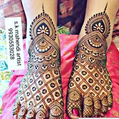 A classic foot mehendi design with full coverage over the top of the feet. The pattern is symmetrical and features a beautiful central motif, perfect for a bride or for a festival.