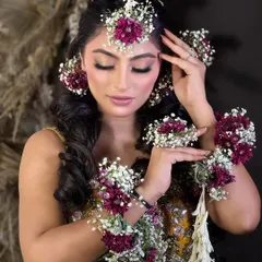 The complete look with stunning floral jewellery. I always coordinate the makeup with the accessories to create a harmonious and beautiful style.