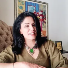 I believe accessories can transform an outfit. For my birthday lunch, I experimented with contrasts by pairing this olive green dress with a vintage silver and green enamel choker. This shows how a single piece of jewelry can become the statement hero of your look.