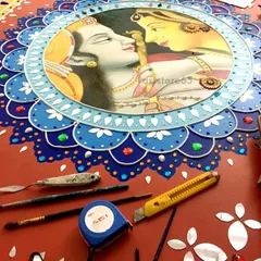 A detailed close-up of the central painted medallion within the Radha-Krishna Lippan panel. We pay close attention to the artistic details, ensuring the painted elements are just as beautiful as the surrounding mirror work.