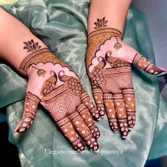 A beautiful and simple peacock design, perfect for guests or for a festive occasion.