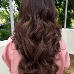 The full look from the back. The combination of a fresh haircut and new highlights creates so much movement and shine.