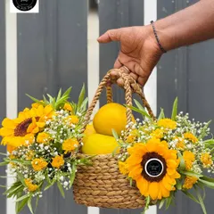 This mango and sunflower basket is a slice of summer bliss. It's a simple, fresh, and beautiful gift that combines the sweetness of handpicked mangoes with the cheerfulness of sunflowers.