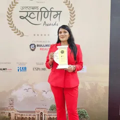 Holding the "Anchor of the Year" award at the Uttarakhand Swarnim Awards. It was an honor to be recognized in my home state, a moment that fills me with immense gratitude.