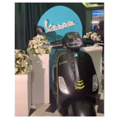 For this Vespa launch, I created a clean and striking display for the new scooter model. The circular branded backdrop and classic white floral arrangements ensure the product itself remains the focus.
