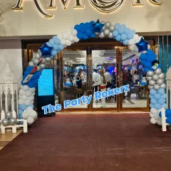 I created this impressive entrance arch for a cricket-themed 10th birthday party. The blue and white balloon arch with cricket-themed elements sets the tone for a sporty celebration.