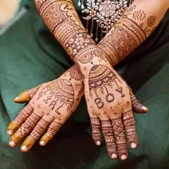 A sweet and simple baby shower design. We hid the words "GIRL" and "BOY" in the patterns to add a fun little secret to the mehendi.