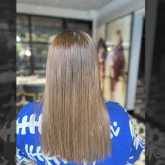 Who needs therapy when you have a new hair color? This sleek, straight look shows off a perfect global color application.