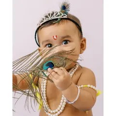 I love creating special themed shoots, like this 'Little Krishna' portrait for Janmashtami. It’s a beautiful way to celebrate tradition and create a truly unique and adorable memory.