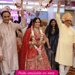 This elegant red chadar with delicate hangings is a wonderful choice for a simple yet impactful bridal entry. It’s all about making you, the bride, shine.