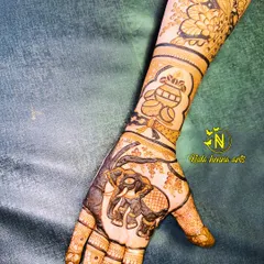 The final look of a bridal hand design featuring a majestic elephant on the palm and a peacock on the arm. I teach how to combine different motifs to create a cohesive story.