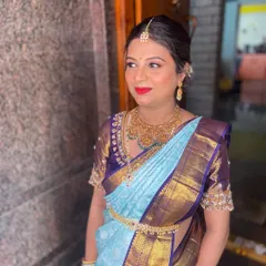 The lovely Danyata, looking so beautiful for her baby shower. I used a classic red lip and soft eye makeup to complement her stunning light blue and purple Kanjeevaram saree.