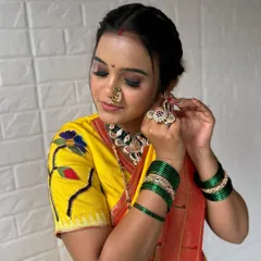 A closer look at the eye makeup for this Maharashtrian bride. The blend of a soft brown smokey eye with a sharp liner creates a look that is both traditional and modern.