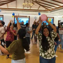 The pure joy of a team-building activity for Unilever. I use fun, interactive games like this balloon exercise to break the ice, boost morale, and get teams collaborating in a fun, relaxed environment.