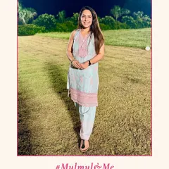 Princy Rajpal looks so lovely in this pastel printed kurta set. It’s perfect for an evening stroll. Thank you for sharing your #MulmulAndMe moment.