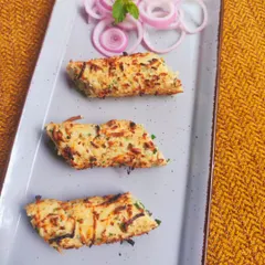 Spice up your cravings with my Murgh Mirch Pudina Seekh. This melt-in-your-mouth seekh kebab is made with minced chicken, fresh mint, and green chilies, then char-grilled in a clay oven.