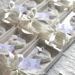 The finished return favor boxes, all packed and tied with a custom ribbon and a 'Welcome Rida' tag. These little details make the gift feel so much more personal and special.