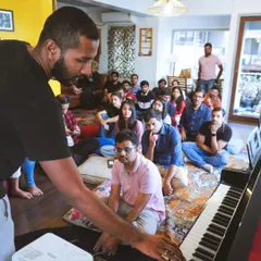 Music is for everyone. We had an amazing time hosting a corporate music workshop, guiding beginners through their favorite songs on piano and guitar. It’s a perfect activity for team building and creative expression.