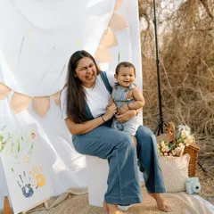 Some of the best moments happen outdoors, under the warm sun. This mother and son painting session was filled with laughter and creativity. I love finding beautiful, safe spots in Mumbai for families to just be themselves.