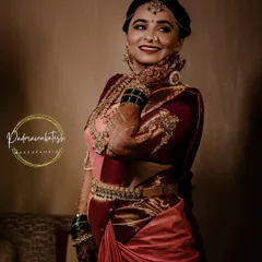A happy, candid moment of my bride. Her natural glam makeup, featuring a classic red lip and defined eyes, ensures she looks radiant and feels comfortable throughout her muhurtham ceremony.