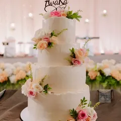For this beautiful Pune wedding, I created a 20kg, four-tiered Boho-themed masterpiece. Frosted with rustic-style buttercream and filled with fresh berries, it was adorned with real flowers and 24k gold leaf for a touch of elegance. I personally handled the delivery and setup to ensure it was perfect for the couple's special day.