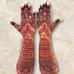The back of the hands adorned with a full-coverage design. This style features beautiful architectural domes and arches, filled with fine lines and traditional filler patterns.