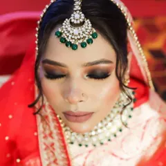A direct look at this stunning bridal makeup. The focus is on the eyes, with a heavy smokey effect that is blended upwards to create a lifted appearance. I always make sure the foundation provides a smooth, porcelain-like finish for that flawless bridal look.