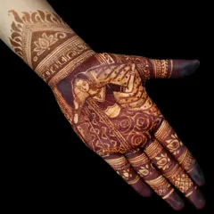 Another example of the rich, mahogany stain from my henna. The details in this bridal figure are beautifully highlighted by the deep color.