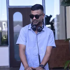 I also specialize in setting the mood for daytime events, like this Sunday brunch. I select the perfect blend of retro classics and smooth house tracks to complement a relaxed, social atmosphere.
