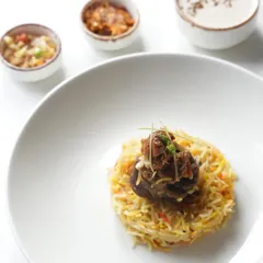 The star of the Naushy Mirza pop-up: Mutton Yakhni Pulao. Fragrant, slow-cooked rice with tender mutton, served with cooling zeera raita and a sharp lahsun chutney.